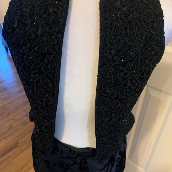 Carmen Marc Valvo black sleeveless top, size 4P - Picture 4 of 4